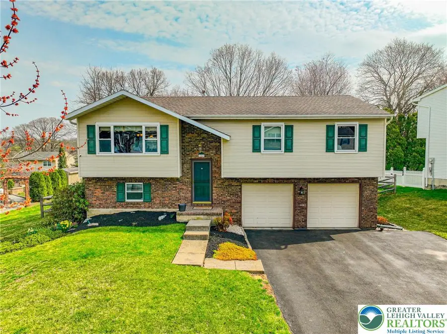 1863 Latta Street, South Whitehall, PA 18104 - #2