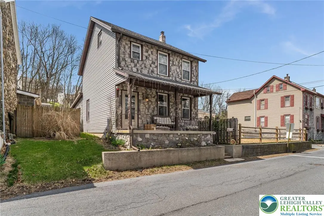 3271 Water Street, Hokendauqua, PA 18052 - #1