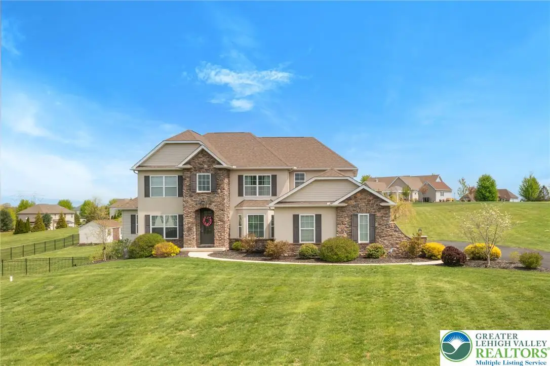 208 E Dell Road, Bushkill, PA 18014 - #1