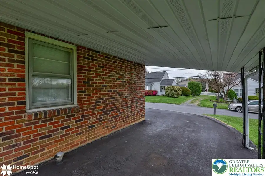 34 N 38th Street, Cetronia, PA 18104 - #3