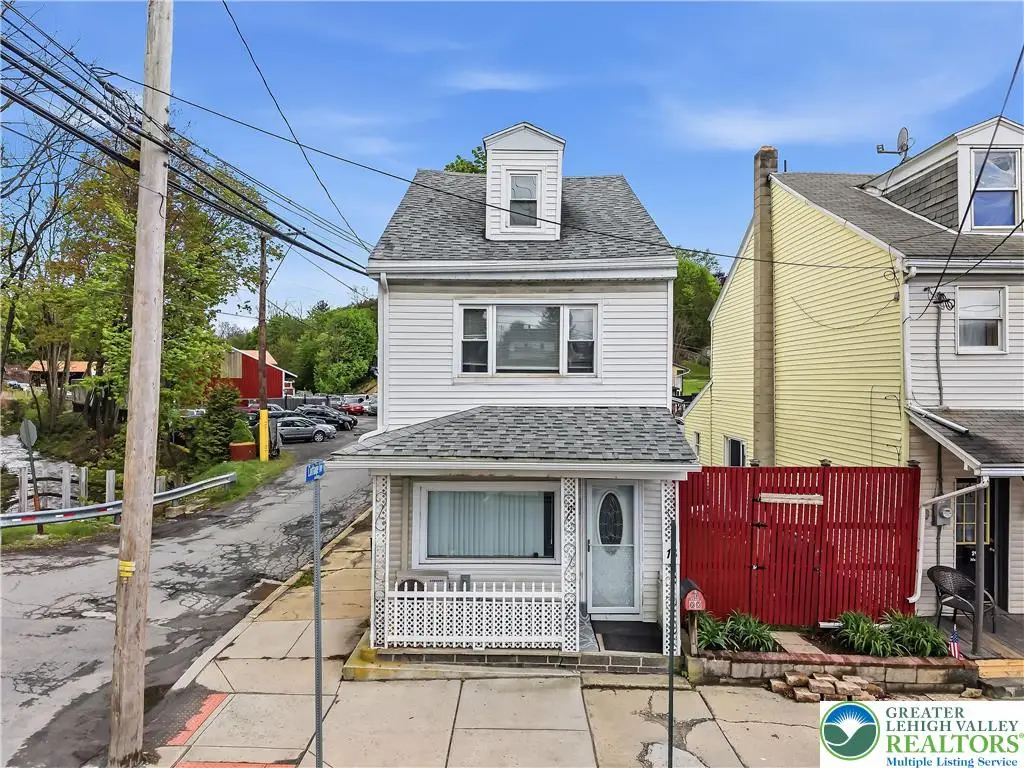 18 S Lehigh Street, Tamaqua, PA 18252 - #1