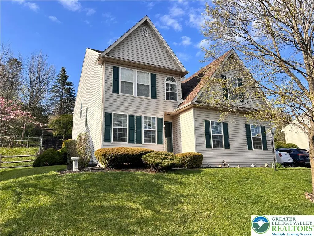 8355 Valley Grn, Fogelsville, PA 18051 - #1