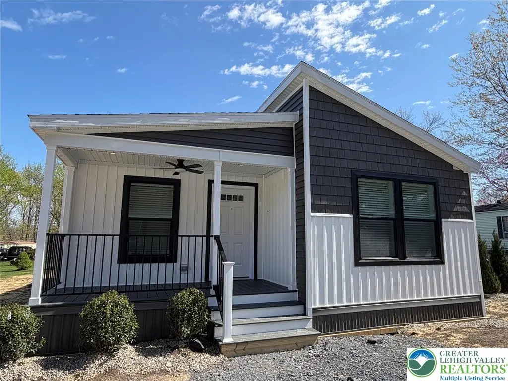 425 Upper Pmhe North Drive, East Stroudsburg, PA 18302 - #1