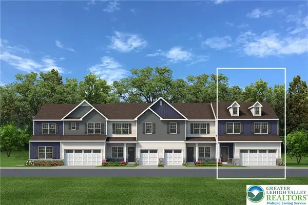 8 Lone Fox Lane #104, Palmer Twp, PA 18045