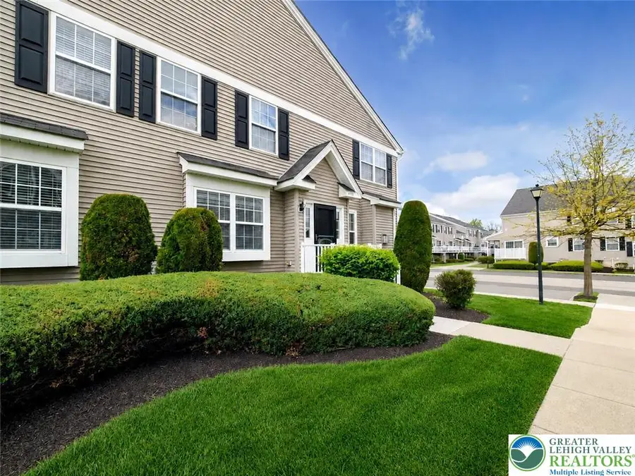 4174 Bunker Hill Drive S, Upper Saucon, PA 18036 - #2