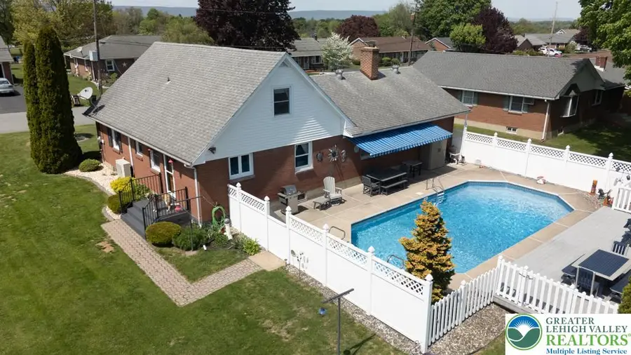 554 Mountain View Avenue, Nazareth, PA 18064 - #3