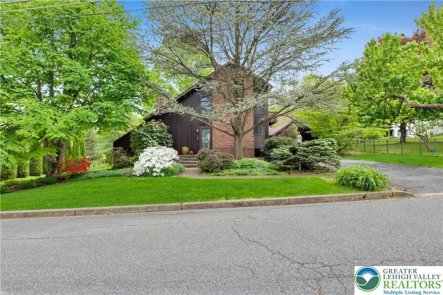 426 Moravian Street, Nazareth, PA 18064 - #2