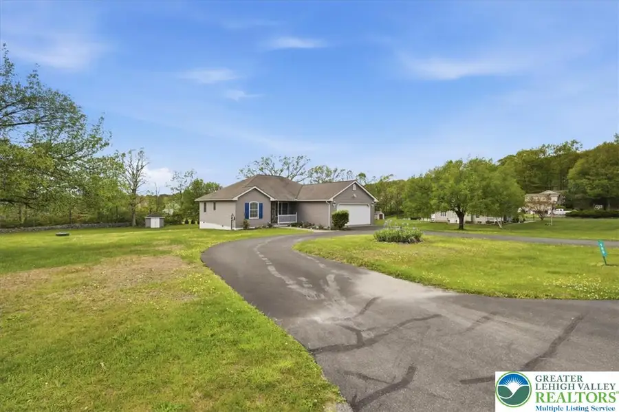 166 Regency Lane, Brodheadsville, PA 18322 - #3