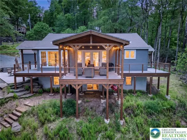 135 Al Wa Da Circle, Greentown, PA 18426
