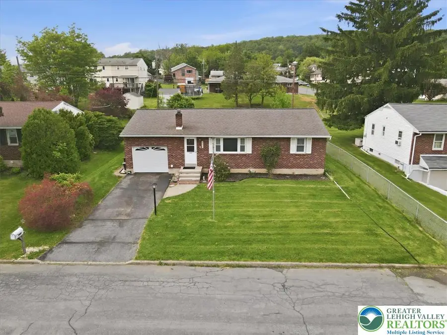 939 E Lynnwood Street, Salisbury, PA 18103 - #3