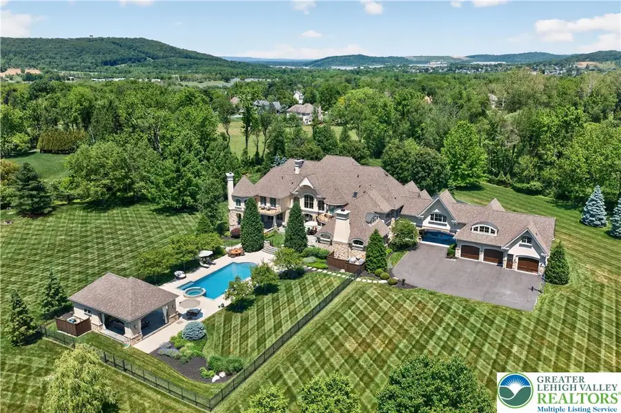 1731 Red Hawk, Lower Saucon, PA 18015 - #2