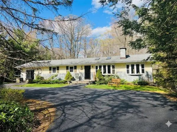 215 Larch Oval, Coolbaugh Twp, PA 18466