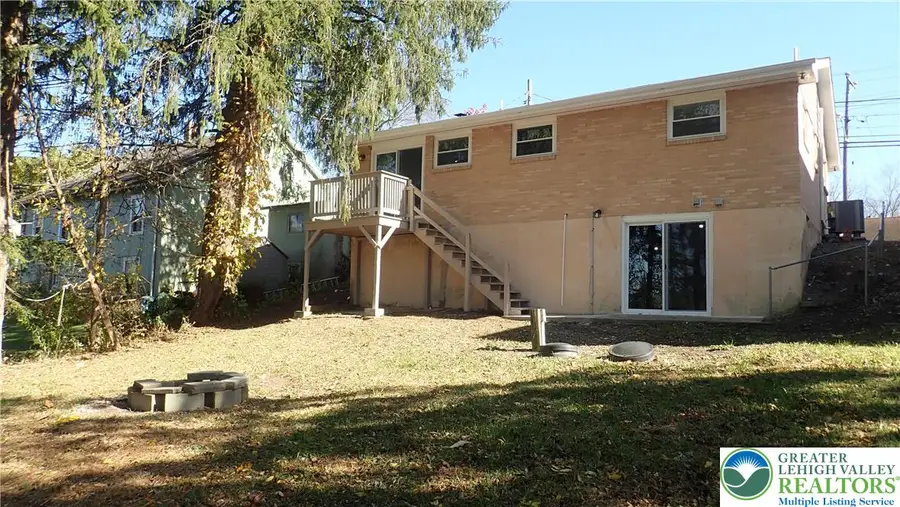 2556 N Delaware Drive, Mount Bethel, PA 18343 - #2