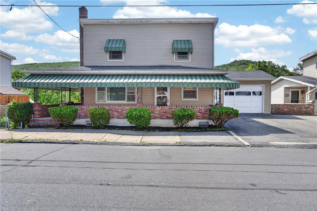128 W Columbus Avenue, Nesquehoning, PA 18240 - #1