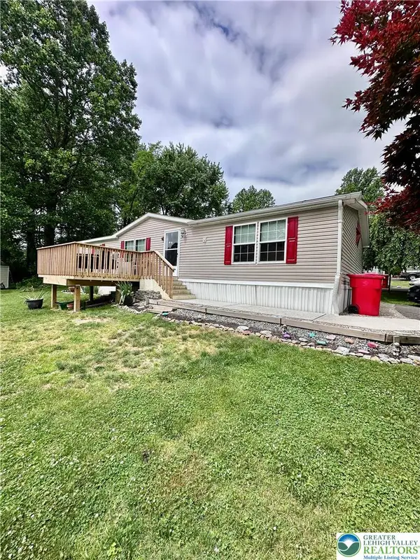 435 Mountain Village Drive, Longswamp Twp, PA 18062