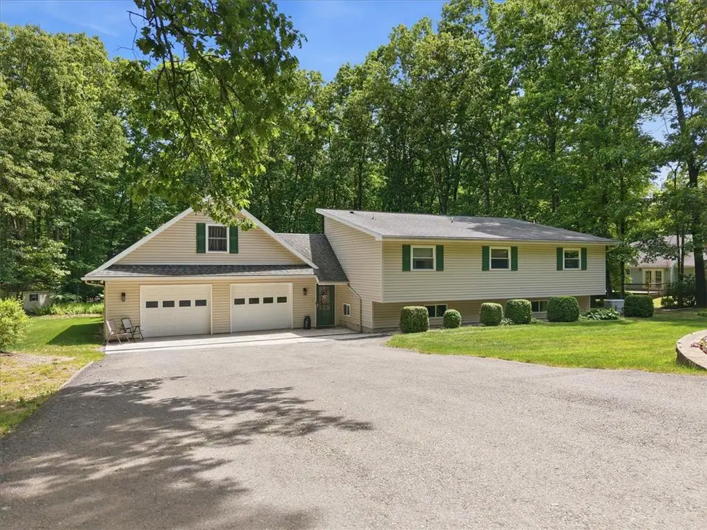 209 Manor Lane E, Mahoning, PA 18235 - #1