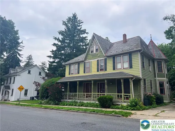 16 W Center Street, Nazareth Boro, PA 18064