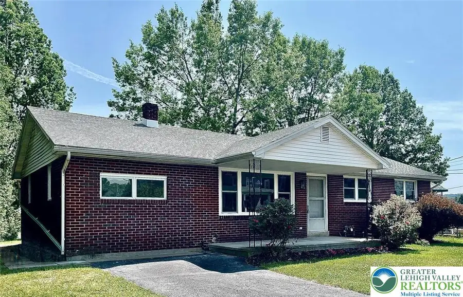 320 E Landis Street, Coopersburg, PA 18036 - #2