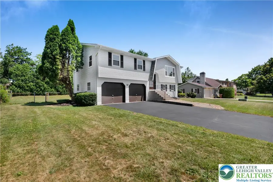 1925 Maria Lane, South Whitehall, PA 18104 - #3