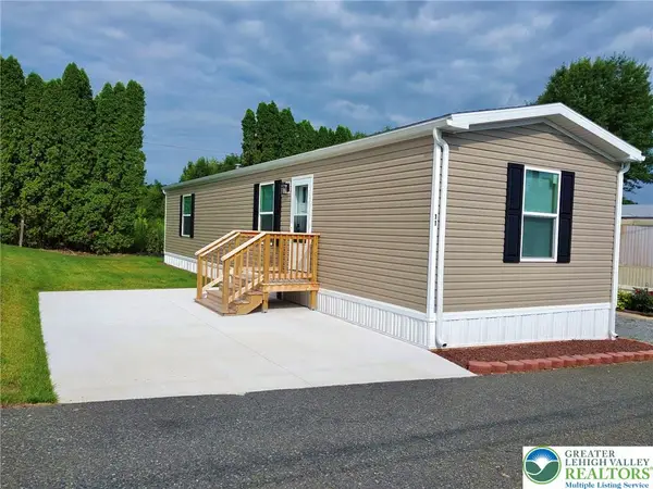 11 Woodland Lane, Longswamp Twp, PA 19539