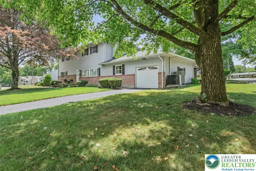 346 N 7th Street, Coopersburg, PA 18036 - #3