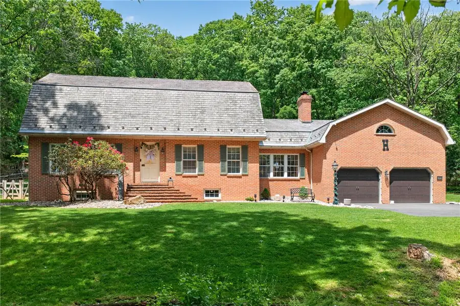 595 Walnut Avenue, Pen Argyl, PA 18072 - #2