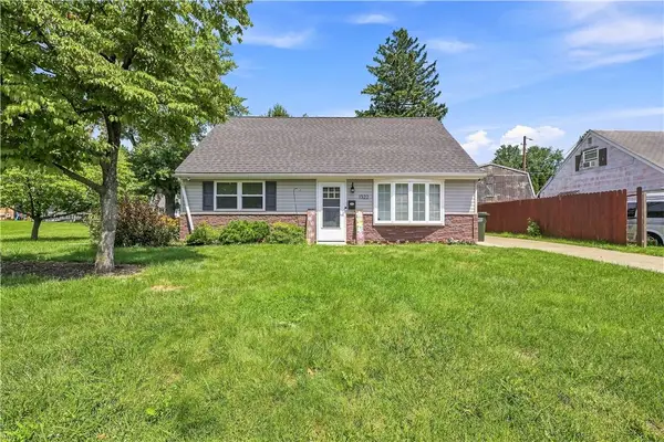 1322 W Rosemont Drive, Bethlehem City, PA 18018