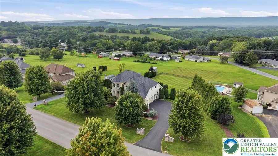 245 E Dell Road, Bushkill, PA 18014 - #2