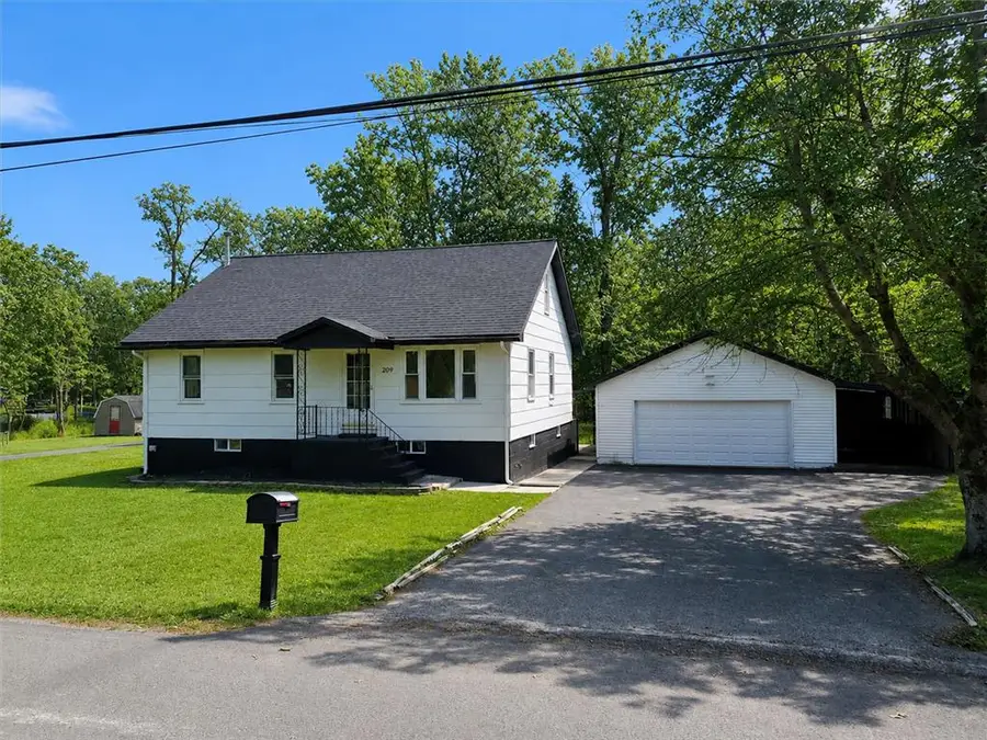 209 W Douglasville Road, Bushkill, PA 18064 - #2