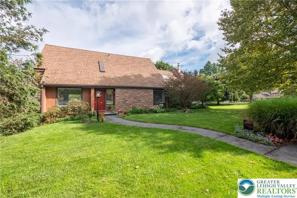 7942 Woodsbluff Run, Upper Macungie Twp, PA 18051