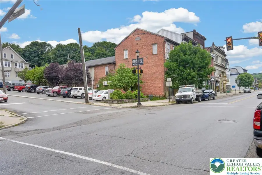 104 W Broad Street, Tamaqua, PA 18252 - #2