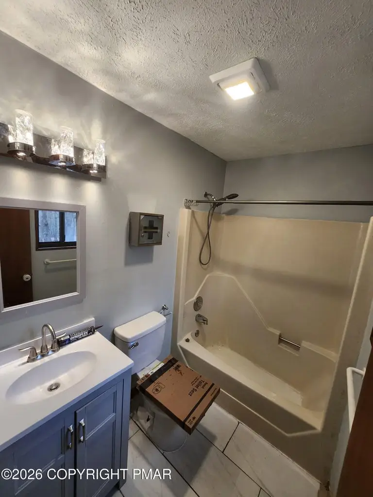11 Hilltop Circle, Middle Smithfield, PA 18302 - #1