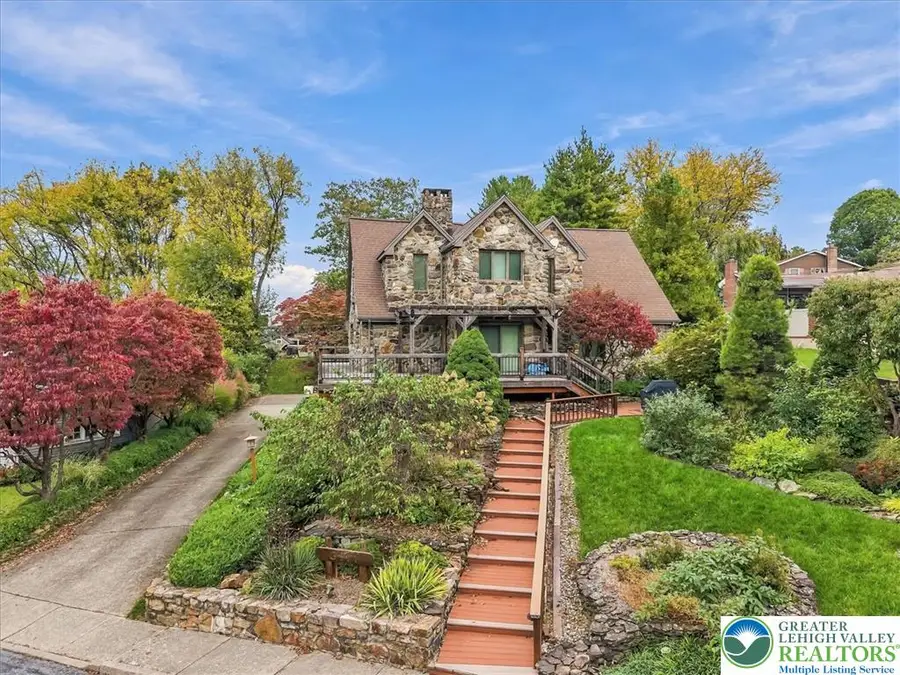 3411 School Street, Hokendauqua, PA 18052 - #2