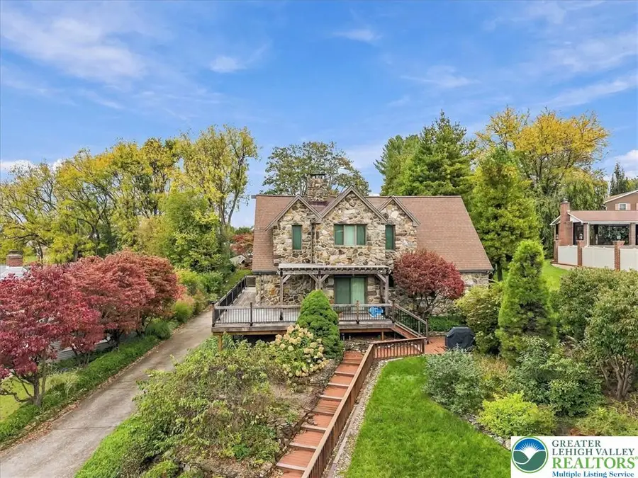 3411 School Street, Hokendauqua, PA 18052 - #3