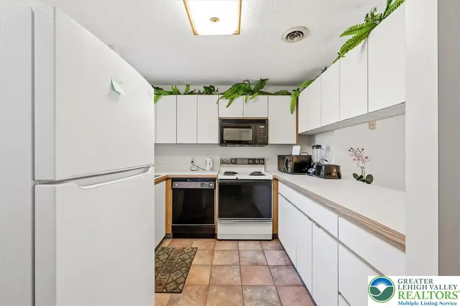 130 Foxfire Drive #301, Mount Pocono, PA 18344 - #3