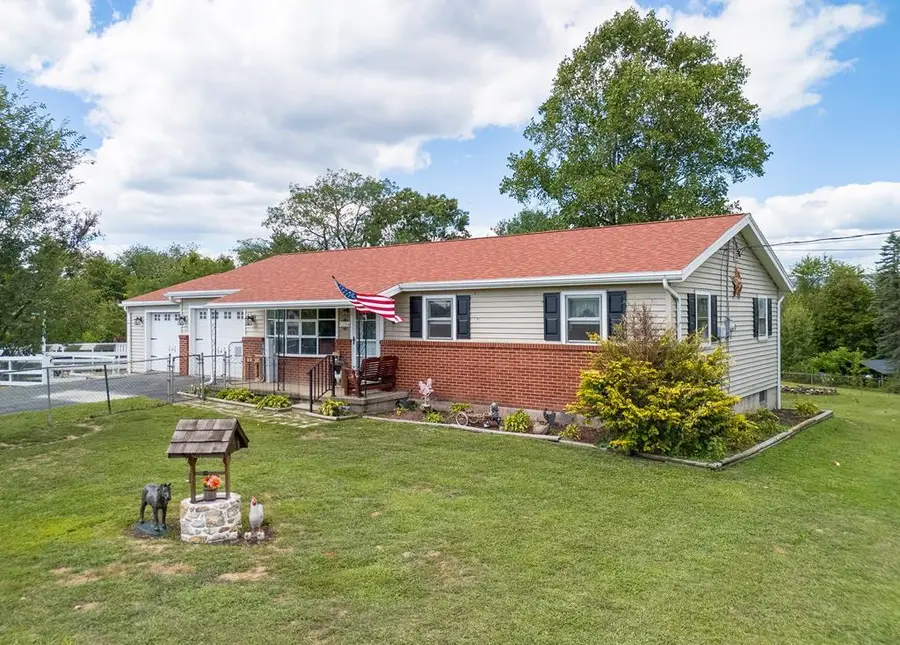 208 Pennywood Avenue, Montgomery, PA 17752 - Image #3