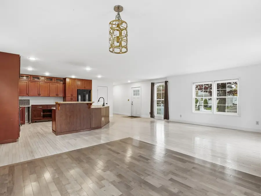 303 W Pine St, Athens, PA 18810 - Image #2