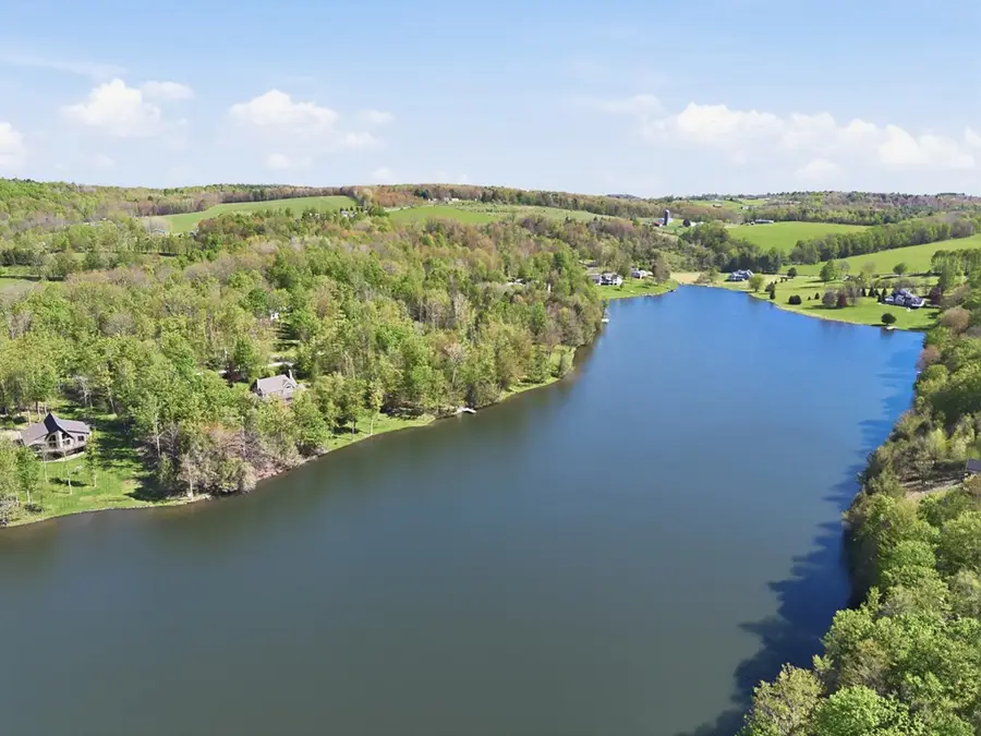 530 Lakeside Dr, Sayre, PA 18840 - #3