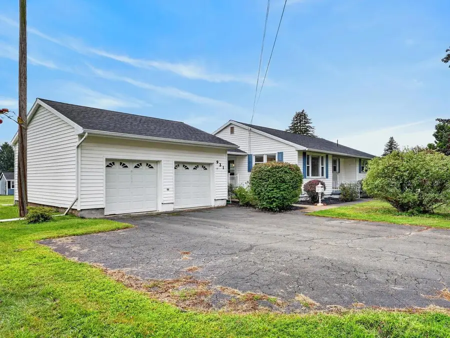 921 W Lockhart St, Sayre, PA 18840 - #2