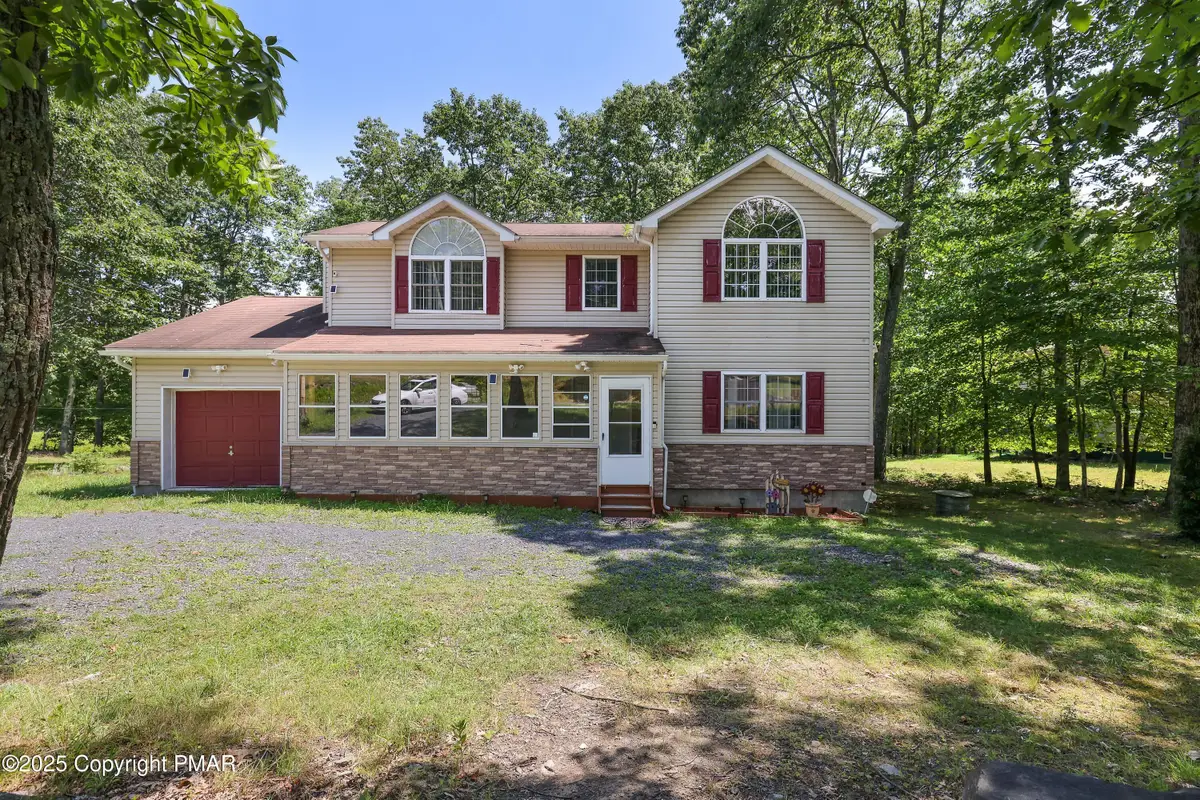 138 Kensington Drive, Bushkill, PA 18324 - Image #1