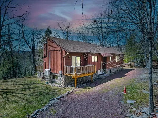 619 Clubhouse Drive, East Stroudsburg, PA 18302