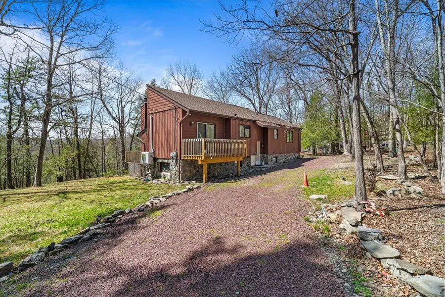 619 Clubhouse Drive, East Stroudsburg, PA 18302 - Image #3