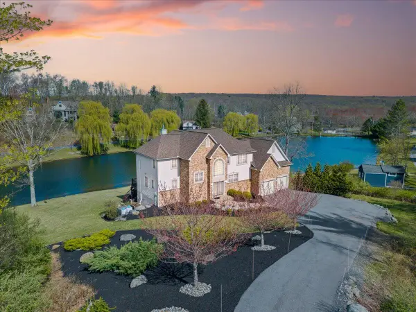 301 Reagan Drive, East Stroudsburg, PA 18301