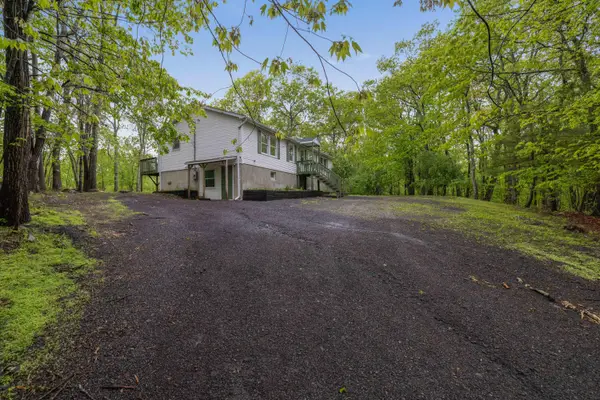 198 Castle Drive, East Stroudsburg, PA 18302