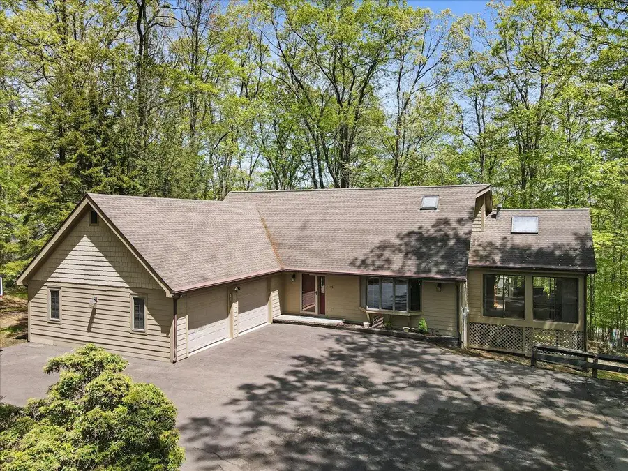 146 Cove Point Circle, Lakeville, PA 18438 - Image #2