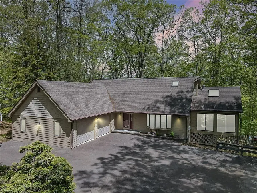 146 Cove Point Circle, Lakeville, PA 18438 - Image #3