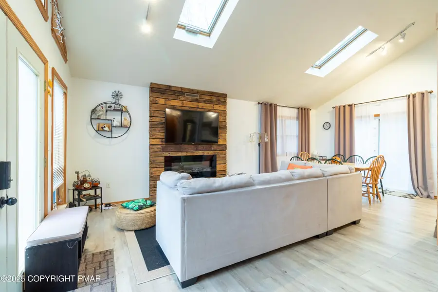 251 Dorchester Drive, Bushkill, PA 18324 - Image #3