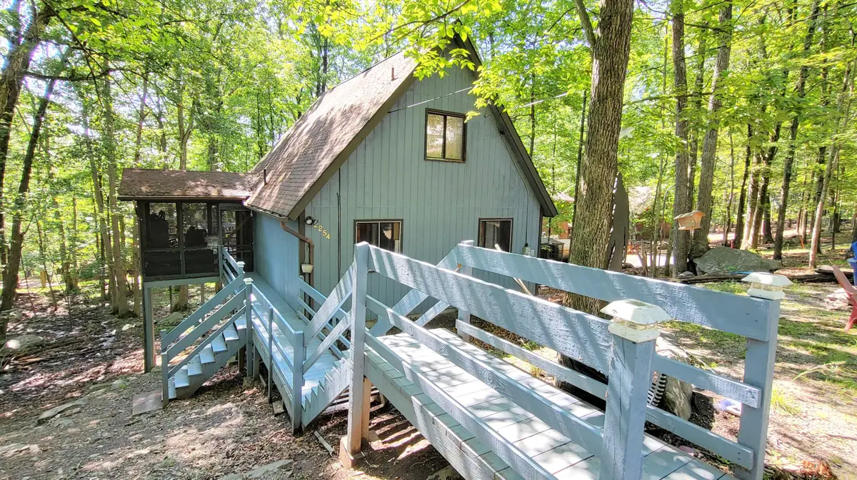 195 Bellingham Drive, Bushkill, PA 18324 - Image #1