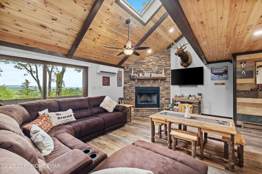 152 Cross Country Lane, Tannersville, PA 18372 - Image #2