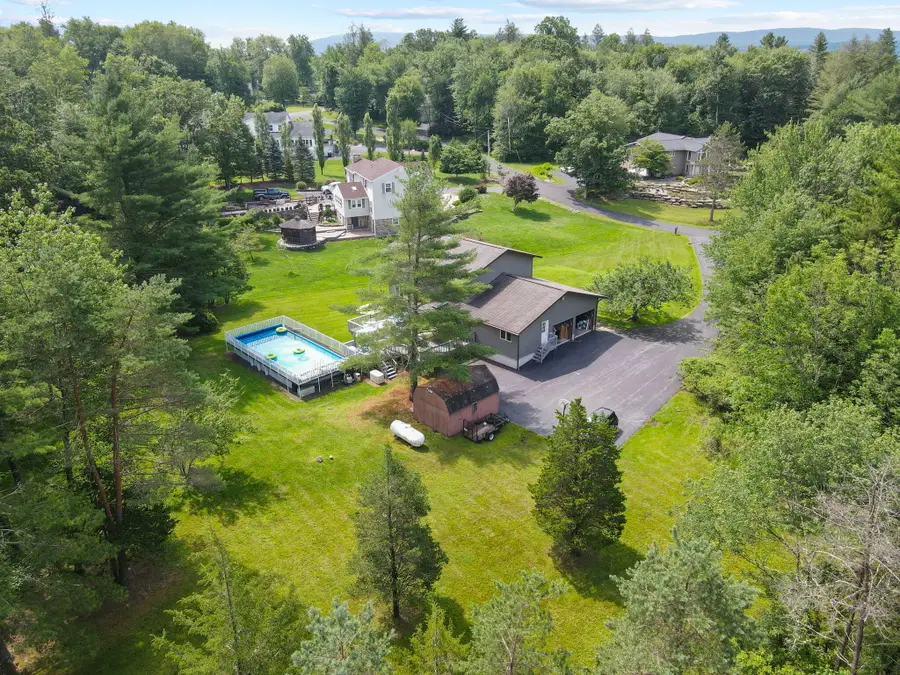 127 Stoneleigh Drive, East Stroudsburg, PA 18301 - Image #2